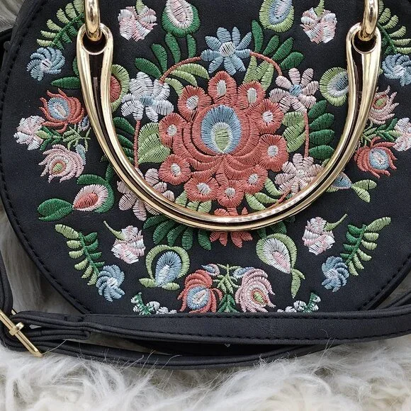 Round Black Embroidered Crossbody Bag – Boho Chic - Picture 3 of 11